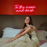 To the Moon and Back Neonschild – Romantische LED-Wandleuchte